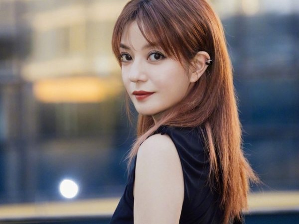 Sốc trước tin Triệu Vy đang đối mặt với 400 vụ kiện vì 1 trọng tội