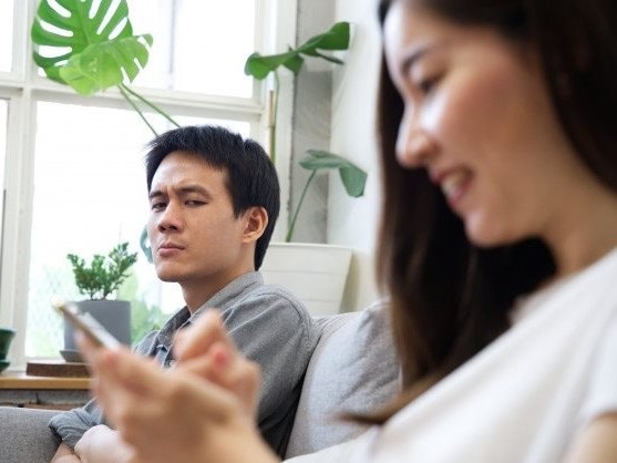 Zalo có chức năng ẩn nhanh tin nhắn tại màn hình khoá, không lo người khác đọc trộm tin nhắn