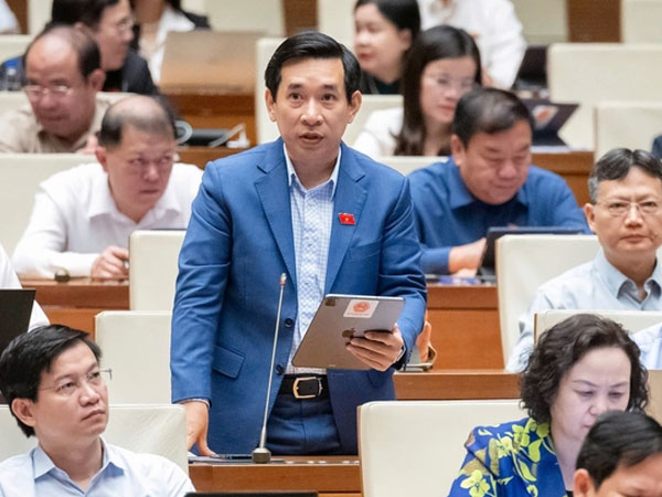 Đại biểu Quốc hội đề xuất bổ sung quy định ngăn tình trạng 'phụ huynh hành hung giáo viên'