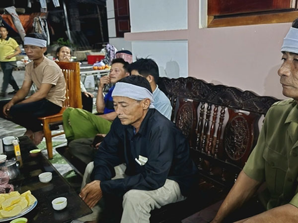 Vụ 5 học sinh đuối nước ở Phú Thọ: Người cha đi làm xa kể lại giây phút đau đớn khi nhận tin con gái tử vong