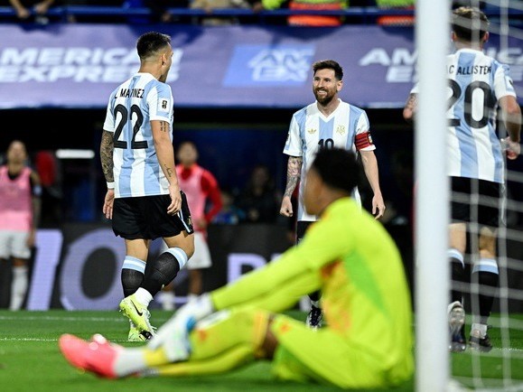 Messi khép lại năm 2024 bằng pha kiến tạo, Argentina thắng đội chót bảng Peru