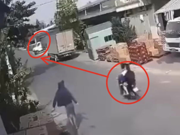 Va chạm xe tải, 2 nam sinh đi xe máy thương vong