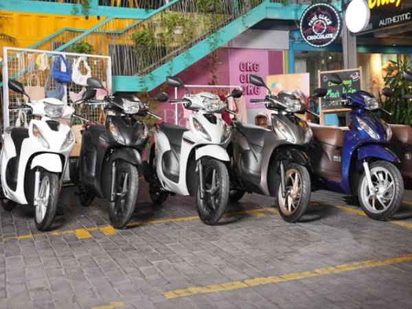 'Vua xe ga' Honda Vision ra mắt phiên bản mới: Thay đổi gì, giá bán ra sao?