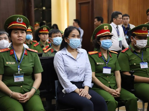 Ngoài xe sang, đồng hồ xa xỉ, bà chủ Xuyên Việt Oil còn tìm hiểu sở thích của quan chức để tặng quà