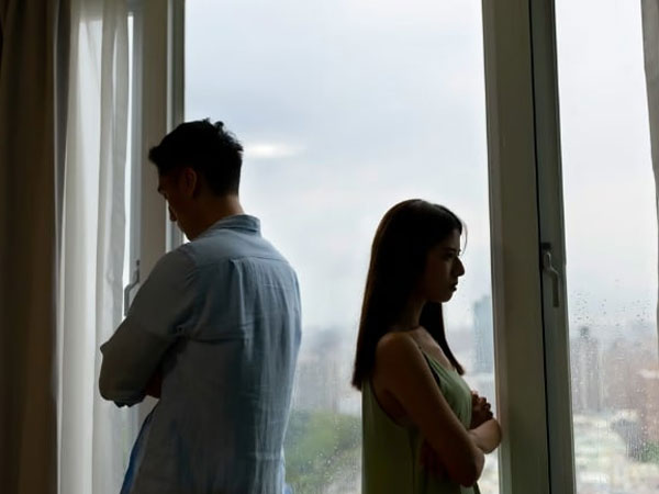 Mẹ đột tử khi can con gái và con rể cãi nhau vì chuyện ngoại tình