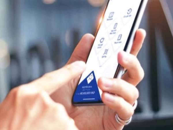 Khách hàng 'tá hoả' vì phí SMS Banking tăng vọt