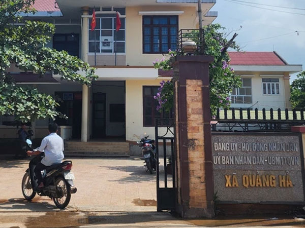 74 hộ dân đồng loạt ký đơn tố chủ tịch xã 'quan hệ bất chính'