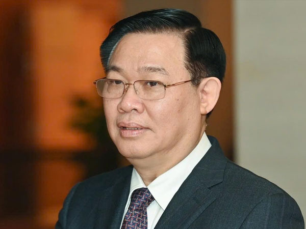 Bộ Chính trị kỷ luật cảnh cáo ông Vương Đình Huệ