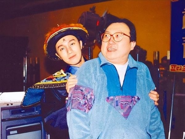 Sao nam cứ chơi với ai là đâm sau lưng người đó, bị cả showbiz cô lập cũng chẳng oan