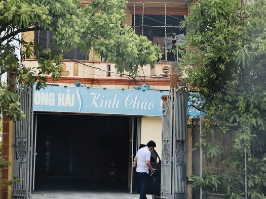Chủ tịch xã bị tố rời nhà nghỉ cùng phụ nữ lạ: Đến nhà nghỉ chỉ để thăm người quen