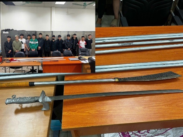 Tạm giữ nhóm thanh thiếu niên cầm dao kiếm đuổi chém nhau tại Hà Nội