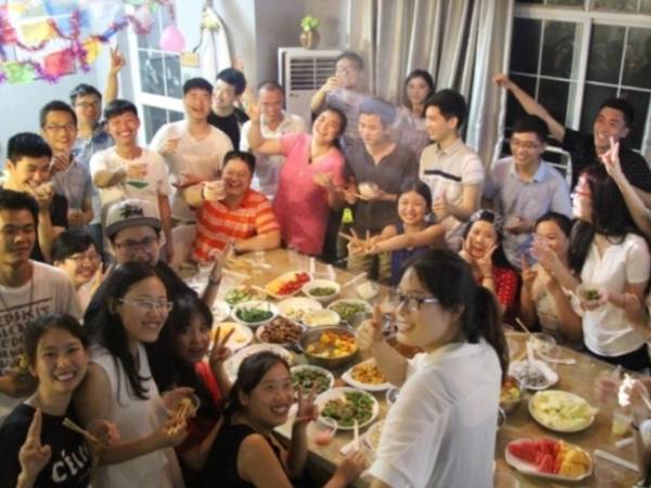 Người phụ nữ U50 sụp đổ hôn nhân sau buổi họp lớp vì 1 bức ảnh và dòng tin nhắn có nội dung 'nhạy cảm'