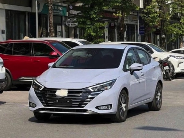 'Tóm gọn' Nissan Almera 2024 trên phố Việt đối thủ Toyota Vios
