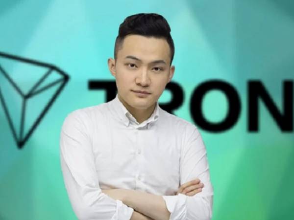 Chân dung tỷ phú tiền số vừa chi 6 triệu USD mua ‘quả chuối dán tường’, từng là học trò của Jack Ma