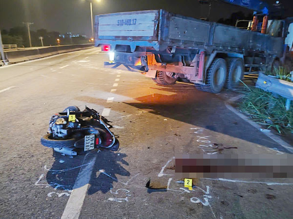 CSGT chỉ cách tránh tai nạn chết người giữa xe máy với ô tô lớn