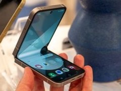 Điện thoại gập Samsung được mong chờ nhất hiện nay: Giảm chút sức mạnh nhưng bù lại giá cực rẻ?
