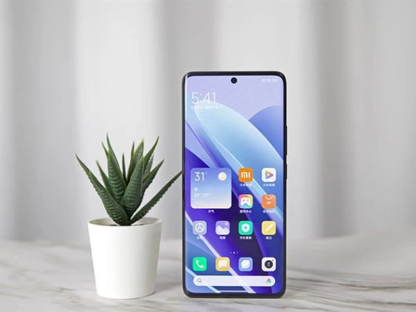 Điện thoại 'cao cấp trong vóc dáng tầm trung' Xiaomi: Màn OLED, camera 200MP, giá chưa đến 10 triệu