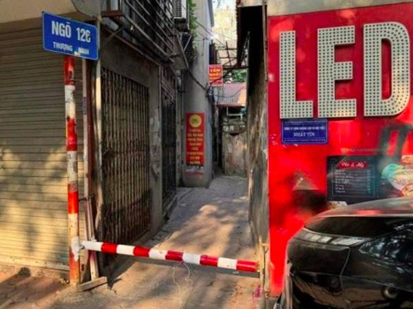 Chính quyền nói gì về việc người dân lắp barrier ngăn xe vào ngõ nhỏ?