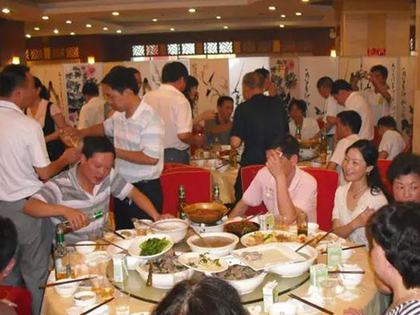 Đi họp lớp, thu nhập 70 triệu đồng/ tháng nhưng tôi chỉ nói là hơn 10 triệu đồng: Về nhà, phát hiện mình bị huỷ kết bạn trên MXH