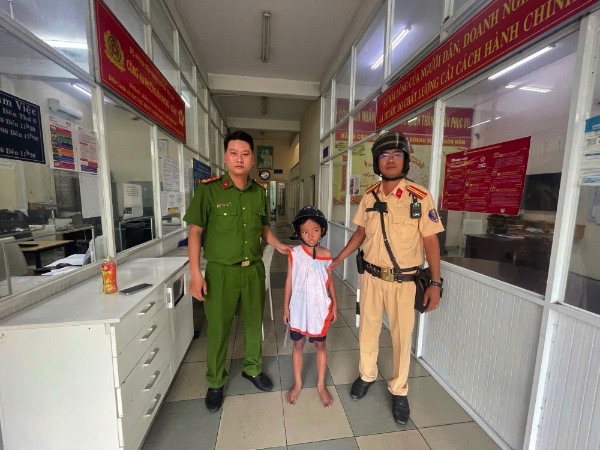 Đang tìm kiếm người thân bé trai không nói được, nghe được