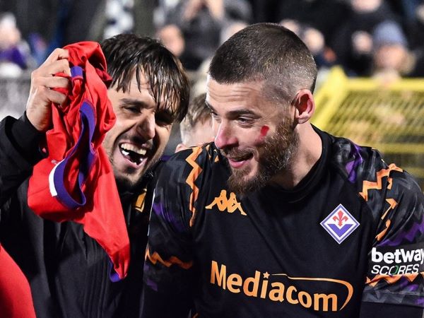 De Gea 3 lần cứu thua trong 5 giây, Fiorentina tiếp tục bay cao