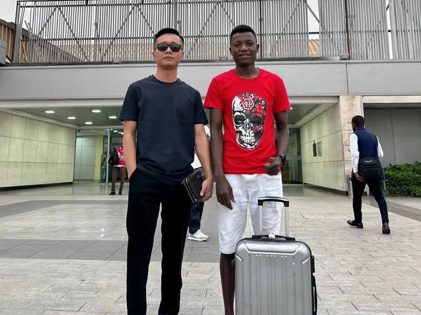 Chàng trai nghèo từng được Quang Linh Vlogs giúp đỡ vừa làm 1 việc khiến dân tình choáng: Giàu nhanh quá