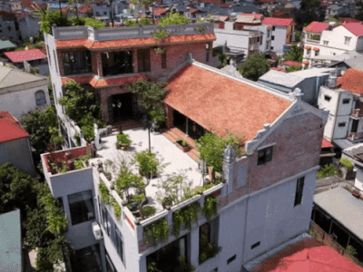 Biệt thự 500m2 độc nhất vô nhị ở Hà Nội: Gia chủ chi tiền tỷ 'cẩu' căn nhà cổ 100 tuổi lên tầng thượng