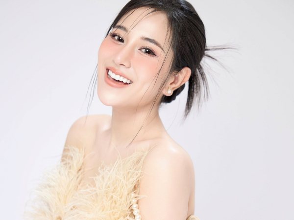 Ca sĩ Tố My đăng clip tự 'tác động' mũi để chứng minh mũi xịn không dao kéo