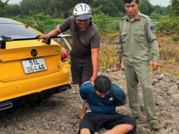 Bị CSGT truy đuổi 20 km, đối tượng liều mình nhảy xuống sông