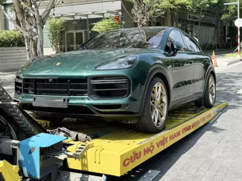 Porsche Cayenne Turbo GT hơn 12 tỷ đầu tiên lên sàn xe cũ Việt