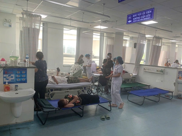 Hàng chục người ở Vũng Tàu phải vào cấp cứu, nghi ngộ độc bánh mì