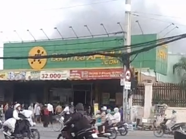 Cháy cửa hàng Bách Hoá Xanh ở TP HCM