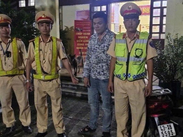 Bắt giữ gã trai vung dao đuổi chém cảnh sát ở Đà Nẵng