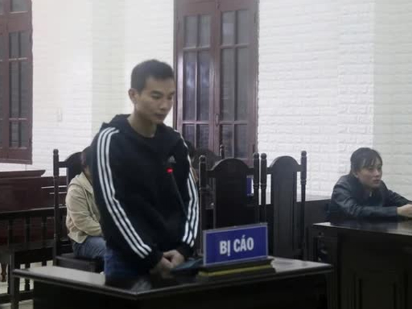 Giành quyền nuôi con bất thành, người đàn ông chặn đường đâm vợ cũ nguy kịch