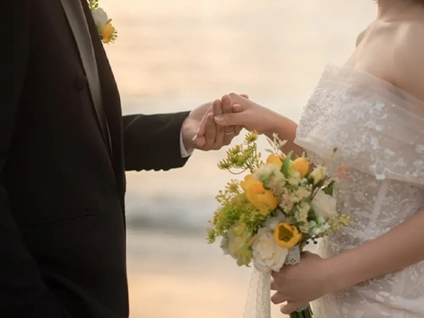 Đi ăn cưới, cụ ông chết tức tưởi sau khi nhận món quà này