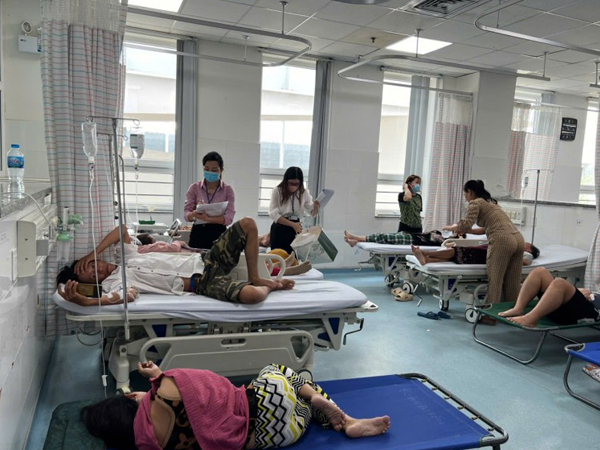 Vụ nghi ngộ độc bánh mì ở Vũng Tàu: Hơn 100 người nhập viện