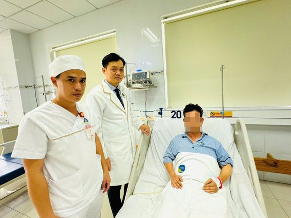 Bị ong đốt, người đàn ông gục tại chỗ, suýt mất mạng