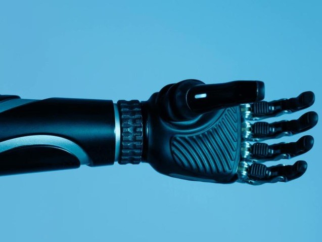 Startup của Elon Musk gây chấn động: Người bị liệt giờ đây có thể điều khiển cánh tay robot 'chỉ bằng suy nghĩ'!