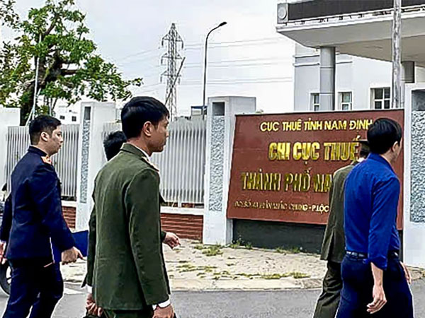 Bắt 2 cán bộ thuế ở Nam Định liên quan đến đường dây mua bán hoá đơn trăm tỷ