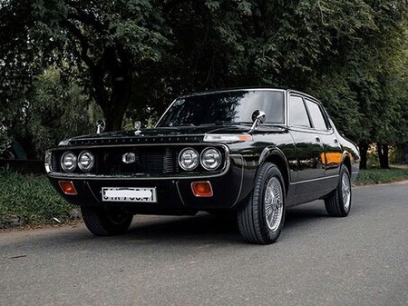 Toyota Crown đồng nát 52 tuổi 'cải lão hoàn đồng' nhờ thợ Việt