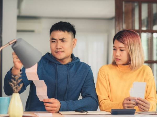 Chồng đưa cho vợ 14 triệu/tháng, sau 10 năm đòi tôi 2 tỷ, lý do anh đưa ra làm tôi choáng váng đầu óc