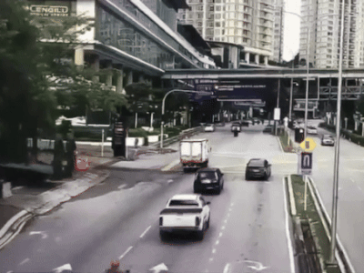 Xe tải lùi nhanh xuống đường khiến người đi xe máy tử vong