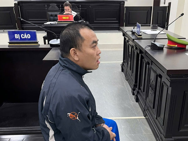 Bi kịch gia đình ở Hà Nội khi chồng dùng kéo đâm vợ rồi tự sát