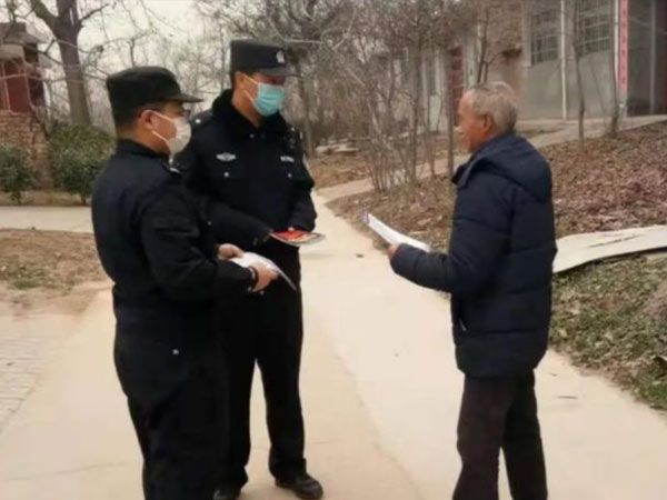 Ông lão ở nhà tranh nhưng tài khoản giao dịch hơn 17 tỷ đồng/ ngày, cảnh sát tìm đến thì phát hiện cảnh tượng gây sốc: Sự thật đằng sau hành vi phạm pháp được hé lộ