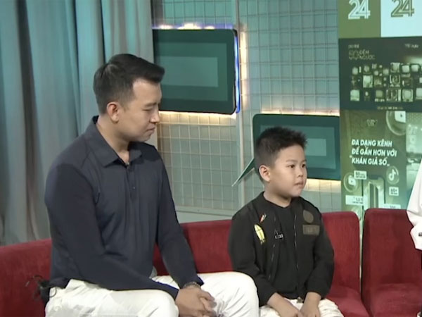 Cậu bé 5 tuổi ở Hà Nội gây 'chấn động' khi chia sẻ chuyện học thêm trên VTV, bố cũng 'đứng hình'
