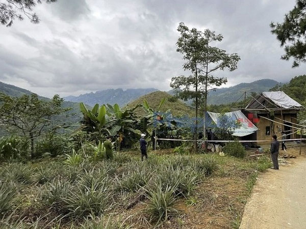 Hà Giang: Phát hiện thi thể người phụ nữ đang phân hủy trong vườn