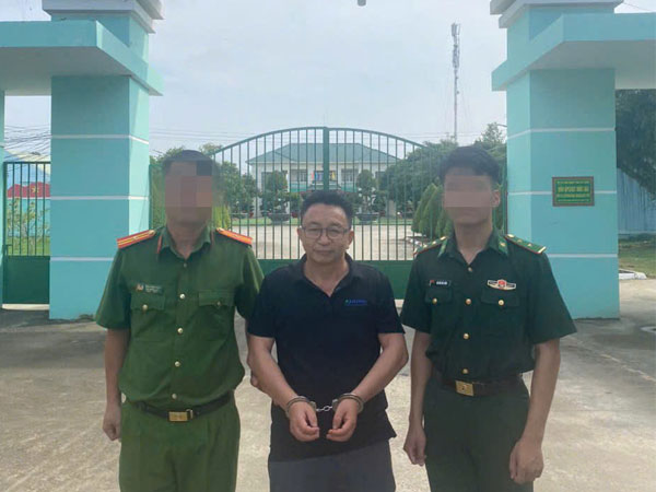 Bắt đối tượng người nước ngoài bị truy nã vì 'yêu' bé gái dưới 16 tuổi