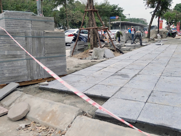 Hà Nội lại đào xới vỉa hè thay đá lát dịp cuối năm