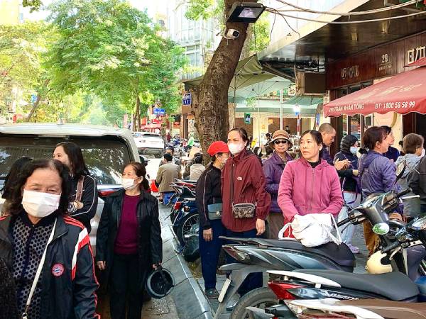 Lạ lùng thị trường vàng: Chen mua khi giá tăng, 'ngó lơ' khi vàng lao dốc
