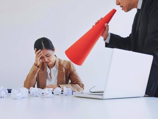Mới thử việc 2 tuần đã 3 lần phải đi thăm người thân của đồng nghiệp